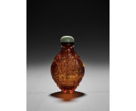 A GOLD-SPLASHED AMBER GLASS ‘DOUBLE ELEPHANT’ SNUFF BOTTLE, POSSIBLY IMPERIAL, QING DYNASTYChina, 1770-1850. Skillfully carve