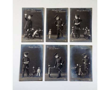 Serie von sechs Gustav-Liersch-Ansichtskarten (gelaufen 1913),  auf denen (wohl) der Sohn des preuß. Kronprinzen, Wilhelm  Fr