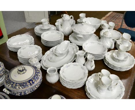 Limoges R Leclair comprehensive dinner service (approximately 103 pieces) 