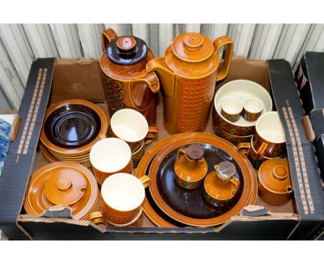 HORNSEA BRONTE COFFEE SET, INCLUDING COFFEE POT, 4 CUPS, 6 SAUCERS, 3 SIDE PLATES, 2 BOWLS, ETC AND A HORNSEA SAFFRON COFFEE 