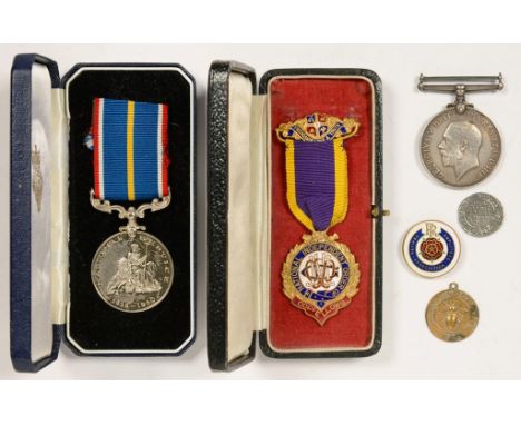 WORLD WAR ONE, BRITISH WAR MEDAL 56727 PTE C W RYDE DURH L I, AN UNOFFICIAL MEDAL, A GILTMETAL AND ENAMEL FRATERNAL SOCIETY J