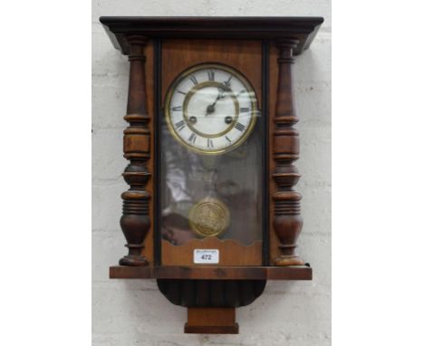 A GERMAN WALNUT WALL CLOCK WITH ENAMEL DIAL AND GRIDIRON PENDULUM, 50CM H, EARLY 20TH C
