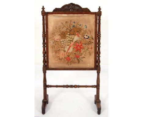 A VICTORIAN GRAINED ROSEWOOD FIRESCREEN WITH BERLIN WOOLWORK BANNER, 19TH C, 114cm h, 61cm l++Firescreen in good original con