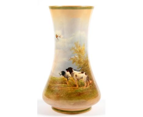 A FIELDING'S CROWN DEVON VASE, PAINTED BY R. HINTON, SIGNED, WITH GUN DOGS IN A CONTINUOUS LANDSCAPE, 31CM H, PRINTED MARK 