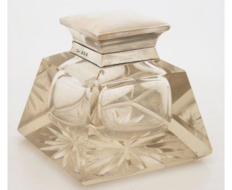 A GEORGE V SILVER MOUNTED GLASS INKWELL, 9 CM H, BIRMINGHAM 1912++GOOD CONDITION