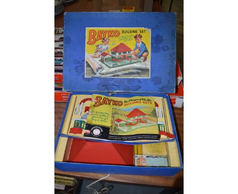 An early 20th Century Bayko building set.