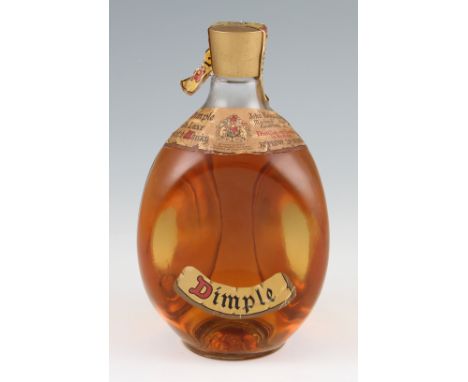 Dimple De Luxe Scotch Whisky. Old bottling circa 1950/60's. 26 2/3 fl ozs 70 proof.