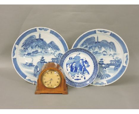 A Camerer Cuss & Co mahogany mantel clock, 13.5cm, and three Chinese blue and white porcelain plates, largest 29.5cm