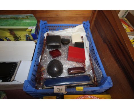 A collection of vintage and other jewellery boxes