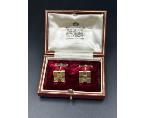 A pair of 18ct gold vintage Garrard &amp; Co cuff links, with an approximate total weight of 10g. 