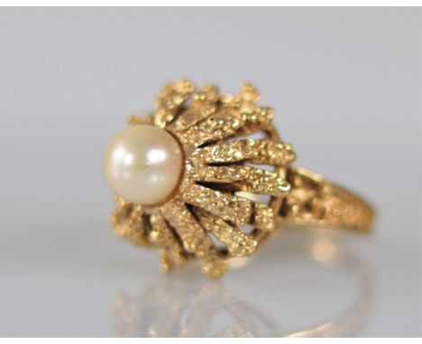 Yellow gold ring (18k) surmounted by a pearl (12.5gr) - Weight:  35 g - Region: Europe - Sizes: H35mm L21mm - Condition: at f