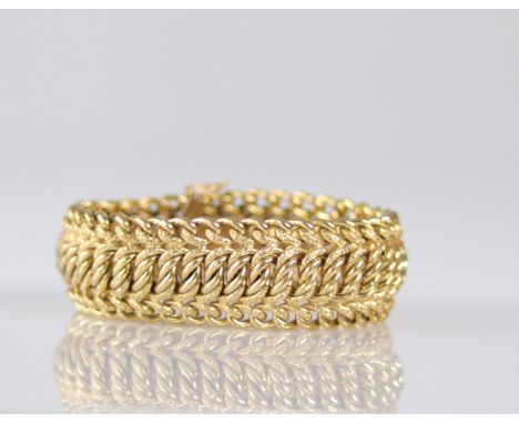 Yellow gold (18k) bracelet with hollow twisted links (46.90gr) - Weight:  47 g - Region: Europe - Sizes: L210mm H25mm - Condi