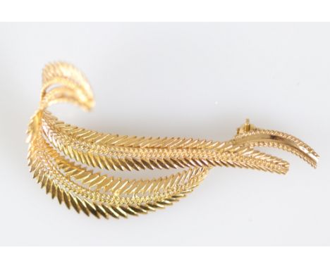 Yellow gold (18k) brooch in the shape of ferns (8.2gr) - Weight:  8 g - Region: Europe - Sizes: H 57 mm  - Condition: at firs