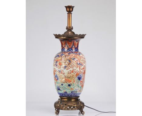 Imposing Japanese porcelain lamp base in relief 19th - Weight:  5.40 kg - Region: Japon - Sizes: H690mm L210mm - Condition: a