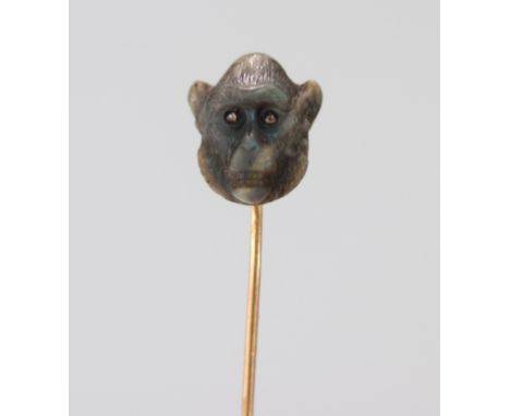 Gold Faberge pin surmounted by a monkey's head - Weight:  8 g - Region: Russia - Period: 19eme - Sizes: H 100mm L 20mm - Cond