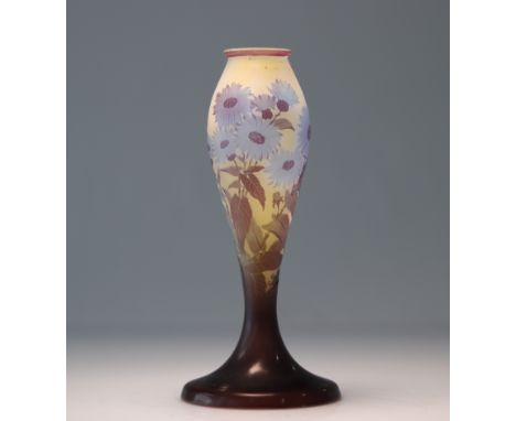 Emile Galle lamp decorated with daisies - Weight:  850 g - Region: France - Sizes: H290mm D130mm - Condition: at first sight 