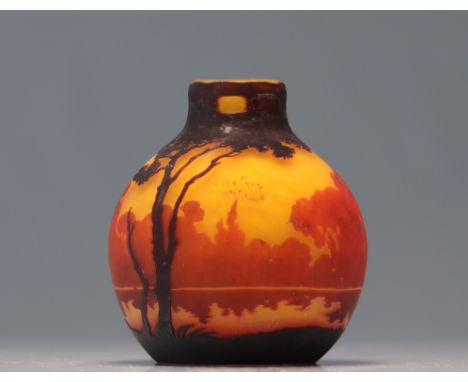 Muller freres ball lamp with landscape decoration - Weight:  570 g - Region: France - Sizes: H140mm D120mm - Condition: at fi