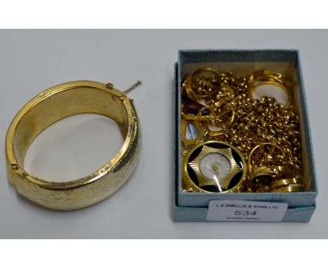 A LOT COMPRISING A GOLD PLATED BANGLE, VARIOUS GOLD PLATED CHAINS, COSTUME JEWELLERY ETC    