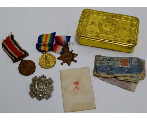 A WORLD WAR 1 CHRISTMAS TIN WITH A ROYAL CHRISTMAS CARD, 2 WORLD WAR 1 MEDALS AWARDED TO PRIVATE R. FYFE, A SMALL QUANTITY OF