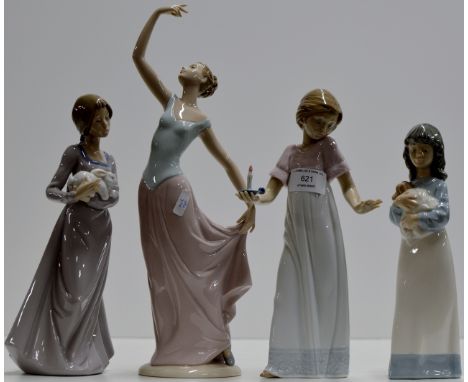 A GROUP OF 4 VARIOUS NAO FIGURINE ORNAMENTS    