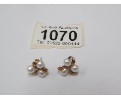 A pair of diamond and pearl ear studs in 9ct gold.