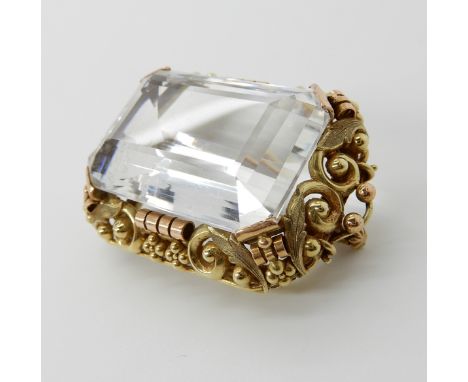 A ROCK CRYSTAL BROOCH IN THE JUGENSTIL STYLE the mixed step cut, rock crystal dimensions 3.1cm x 2.1cm, the mount in mixed ye