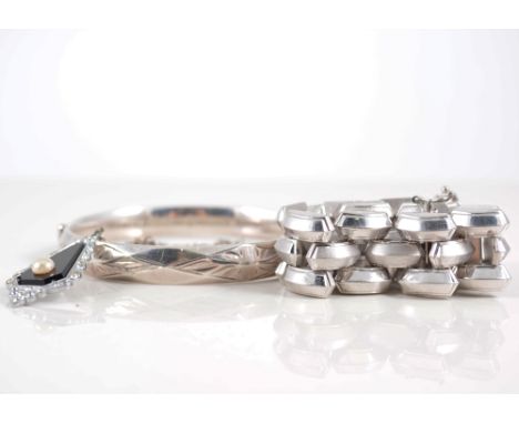 Sterling silver hinged bangle, faceted, an Art Deco style pendant on chain and a white metal bracelet.