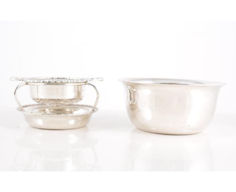 Scottish silver sugar basin, Edinburgh 1930, diameter 10cm and a silver tea strainer on stand, (2).