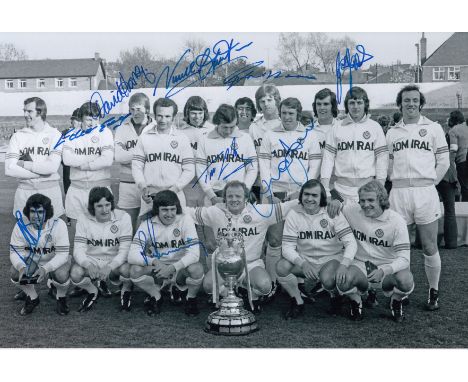 Leeds United 1974, Football Autographed 12 X 8 Photo, A Superb Image Depicting The 1974 First Division Winners Posing With Th