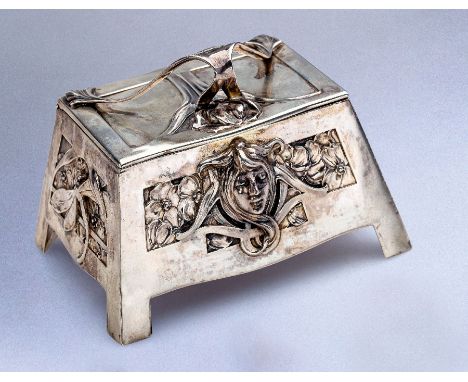 Bedeutende Jugendstil-Schmuckdose, deutsch  ,Bruckmann/Heilbronn um 1900, 800er Silber, Entwurf: CARL STOCK, Modell 6881, ers