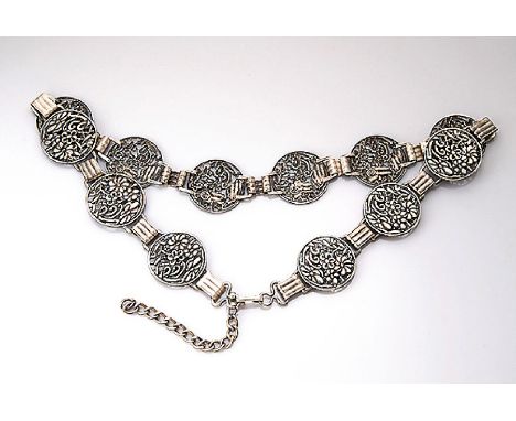 Art Deco-Gürtel,   Metall versilbert, Italienum 1930, 12 runde florale Glieder, L. variabelca. 88-100 cmArt Deco-belt  , meta