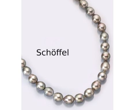 SCHÖFFEL Tahitizuchtperlenkette,   WG 750/000, 33 hellgraue unrunde Perlen, D. ca. 10 - 12 mm, mit schönem Lüster, nat. Merkm