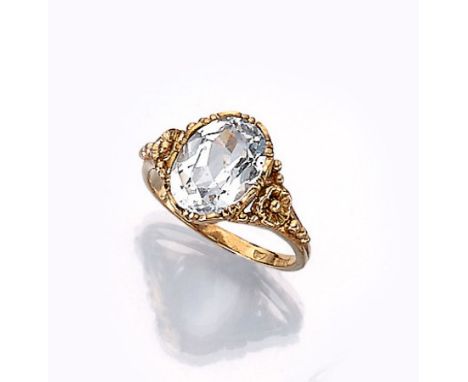 8 kt Gold Ring mit Glasstein,   um 1920/30, GG 333/000, florale Gestaltung, mit ovalfacett. hellblauem Glasstein, RW 548 kt g