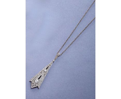 14 kt Gold Art-Deco Diamant-Onyx-Collier, mit   um 1925/30, GG/WG 585/000, 2 Diamanten zus. ca. 0.12 ct Weiß/si, weitere 42Di