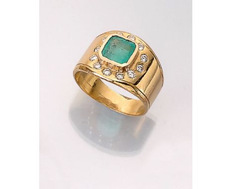 18 kt Gold Smaragd-Brillant-Ring,   GG 750/ 000, mittig facett. Smaragd ca. 2.10 ct, umgeben von 12 Brillanten zus. ca. 0.50 