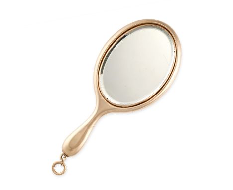 NO RESERVE -&nbsp;AN ANTIQUE MUFF MIRROR PENDANT, 1905 in 9ct yellow gold, designed as a miniature looking glass, with bevell