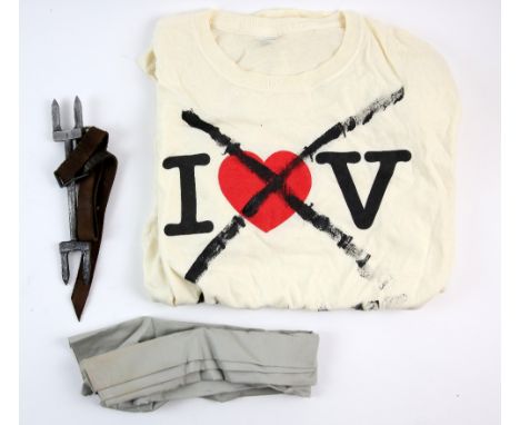 V (American sci-fi series, 2009-2011) - Hero gag used on kidnapped Lisa, Hobbe's heretic fork used to torture Jeffrey and a h