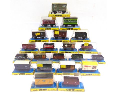 [OO GAUGE]. TWENTY-ONE ASSORTED GRAHAM FARISH WAGONS  each in original packaging (some packaging worn).