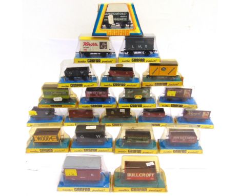 [OO GAUGE]. TWENTY-ONE ASSORTED GRAHAM FARISH WAGONS  each in original packaging (some packaging worn).