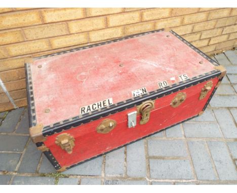 A vintage trunk 37 cm x 92 cm x 51 cm