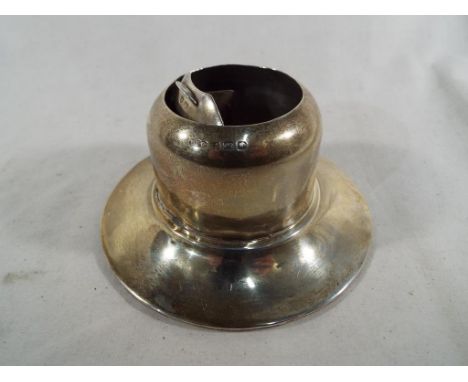 A George V hallmarked silver inkwell with roll-top, Birmingham assay 1921 - Est £40 - £60