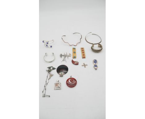 A collection of silver jewellery. Including a heavy chain link bangle with rope design, two silver collar necklaces, and abst
