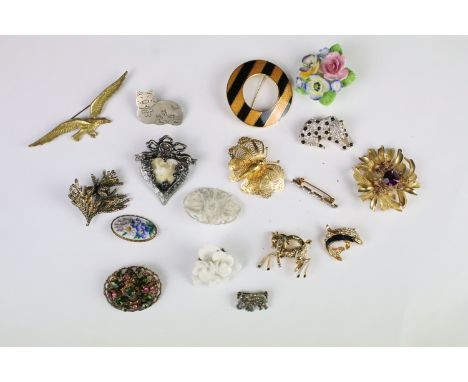 Small collection of costume jewellery brooches to include designer style, enamel, ceramic, etc 