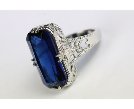 Silver ring, with blue stone, stamped S925 