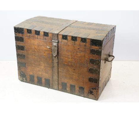 Large 19th century oak and studded metal bound travelling trunk, with twin carrying handles, 64cm high x 100cm wide x 48cm de