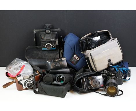 Photographic Equipment - A collection of cameras to include Minolta X-700, Yashica Minitec AF, Olympus, Agfa, etc, together w