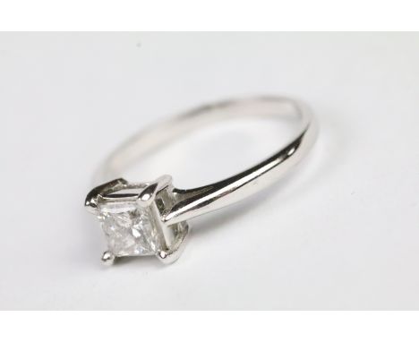 18ct white gold emerald and diamond ring 3/4 carat 
