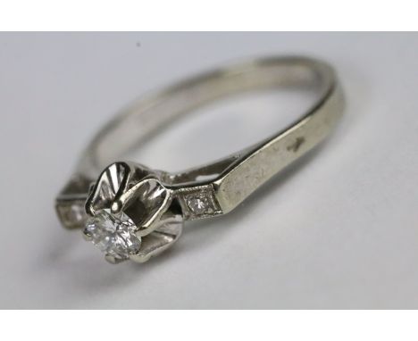 18ct white gold diamond art deco ring with a raised centre stone 