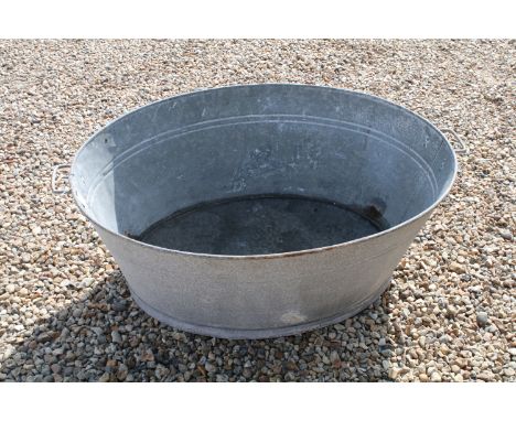 Large galvanised bath tub / garden planter, 102cm long x 71cm wide x 38cm high 