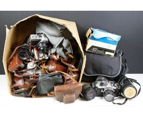 Large assorted collection of vintage cameras to include a Pentax ME super, and Pentax Super, Minolta SR T 100x, Zeiss Ikon et